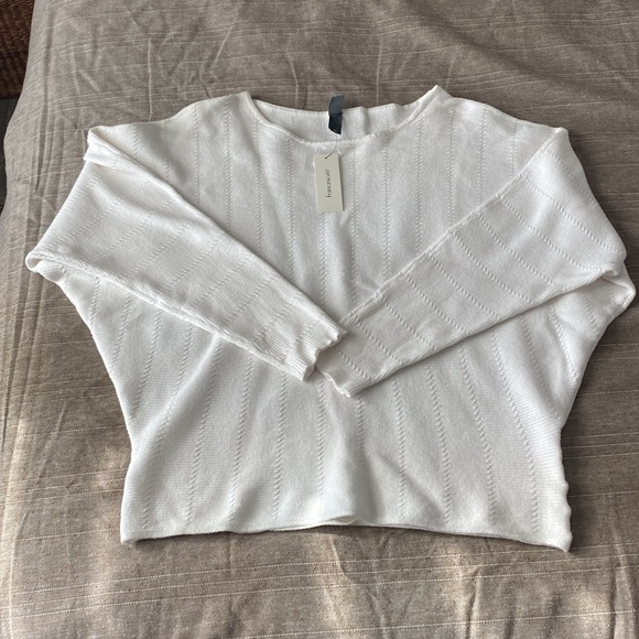 NWT Francesca’s ALYA white Pointelle soft sweater with Dolman sleeves. Size M - Picture 11 of 11